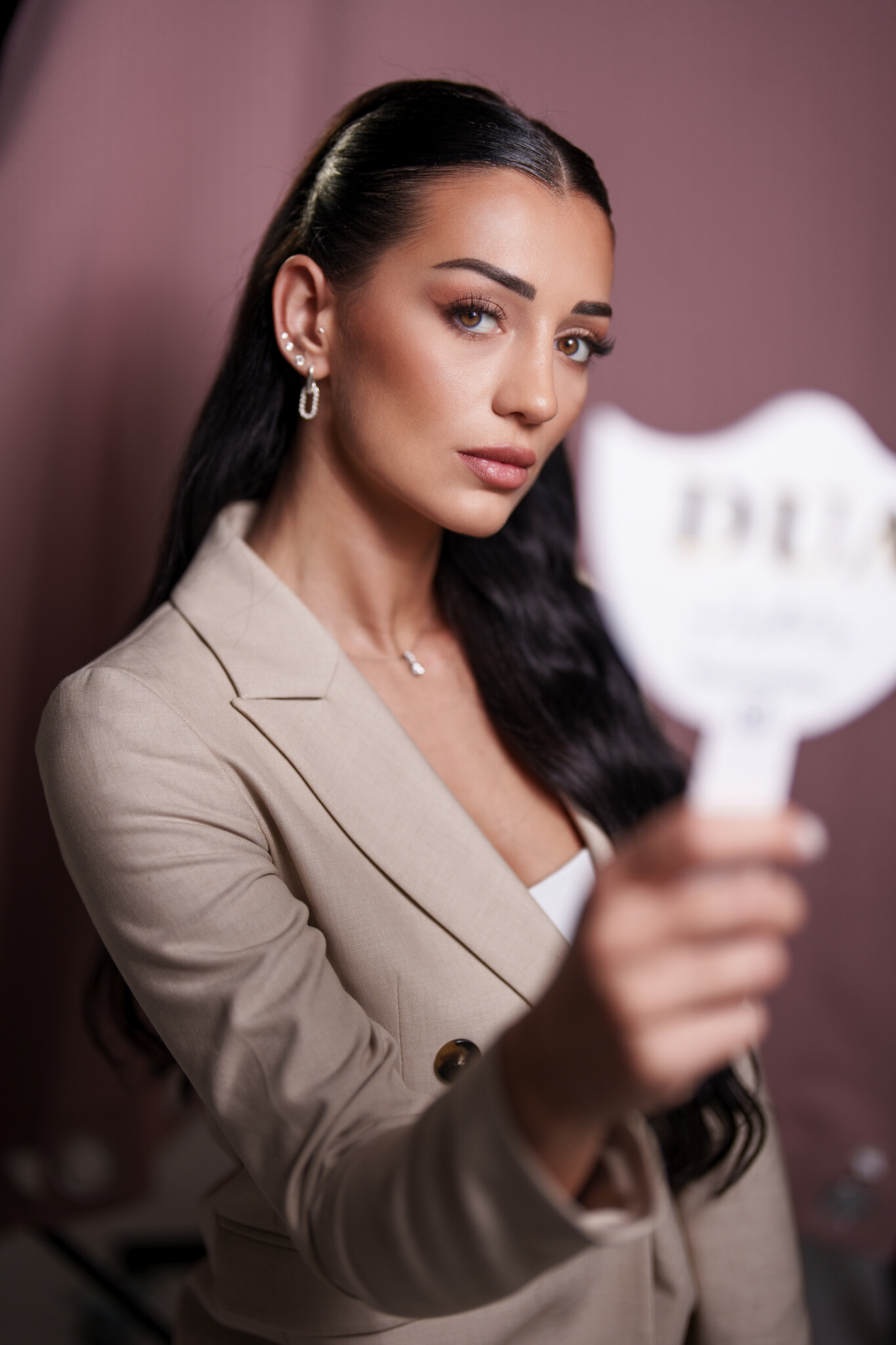 Portraits für Social Media. Make Up by Billy Makup Acadamy, Biljana Nikolic. Fotograf Amir Kaljikovic im Studio 7 in Salzburg