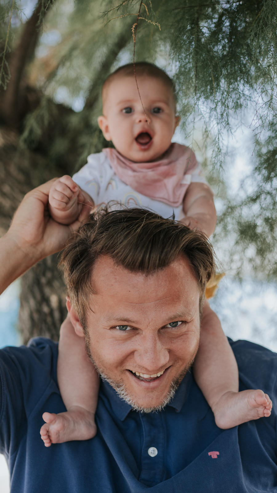 Professioneller Hochzeitsfotograf aus Salzburg Das Besondere an der Hochzeitsfotografie ist Menschen in ihren innigsten und persönlichsten Momenten zu begleiten und daraus Erinnerungen fürs Leben zu dokumentieren. Man wird in den innersten Kreis des Vertrauens erhoben und dieses Vertrauen ist das Feuer der Leidenschaft für Hochzeitsfotografie.
