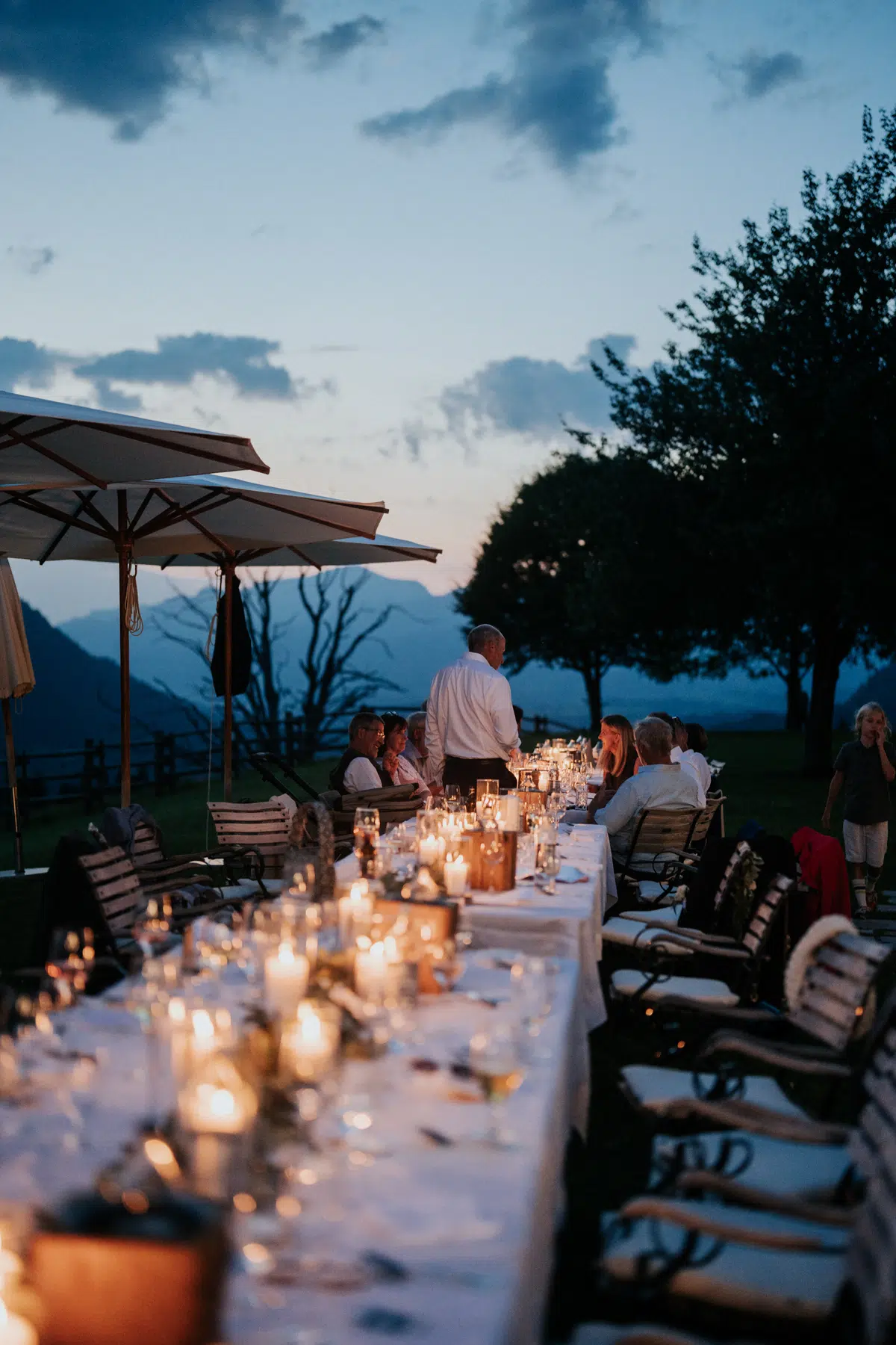 Hochzeit Abendessen bei Sonnenuntergang am Winterstellgut