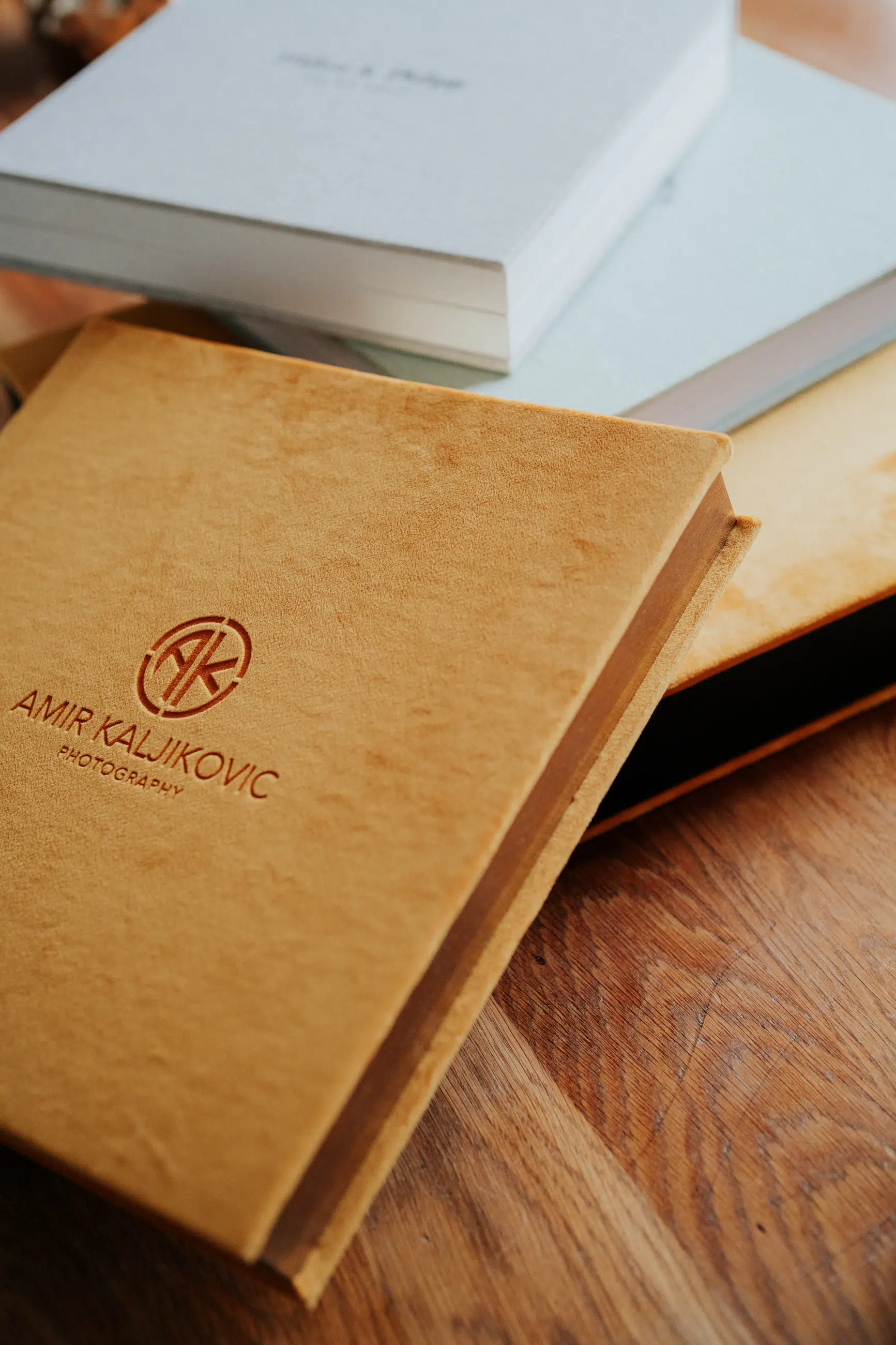 Hochwertiges Hochzeitsalbum als zeitloses Fotobuch mit langlebiger Bindung und edlen Materialien