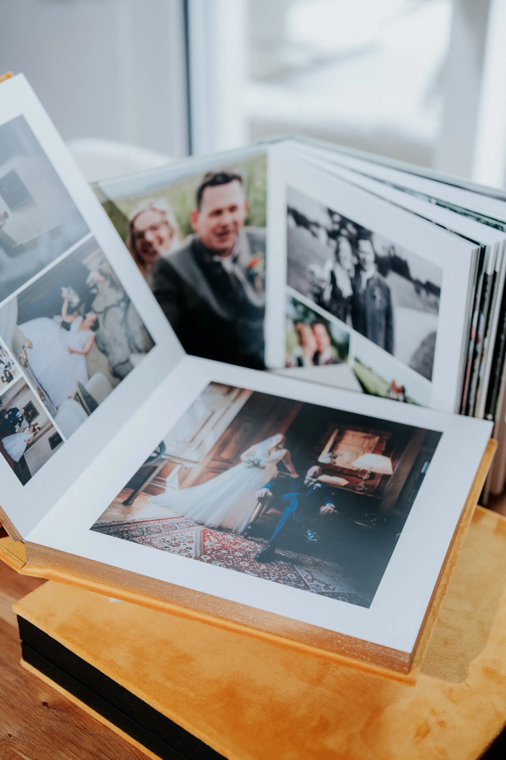 Handgefertigte Luxus Hochzeitsalben aus edlen Materialien fuer Erinnerungen ueber Generationen