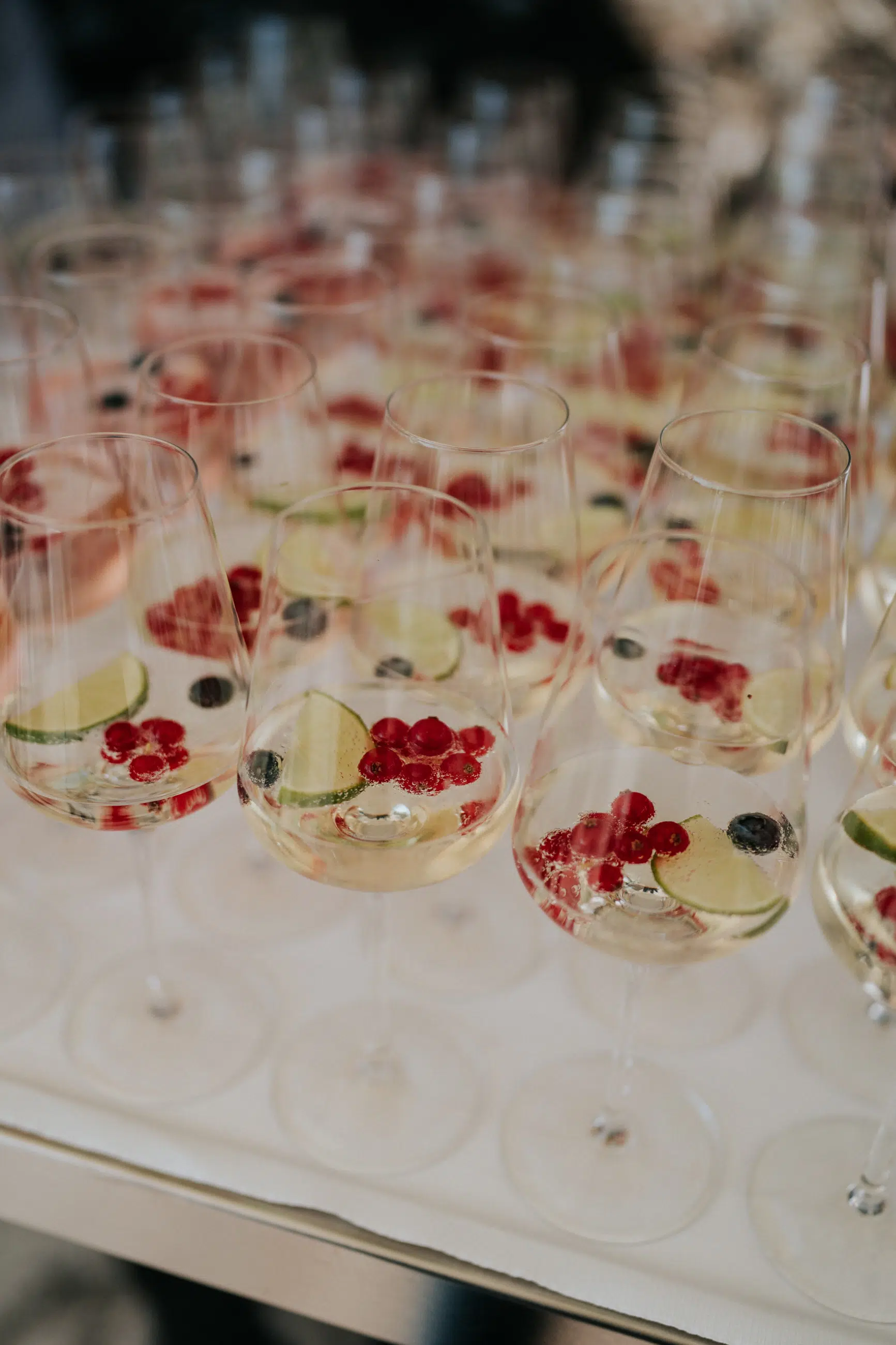 Hochzeit Rochelle und Akos – Schloss Mattsee – by Amir Kaljikovic Hochzeitsgetränke