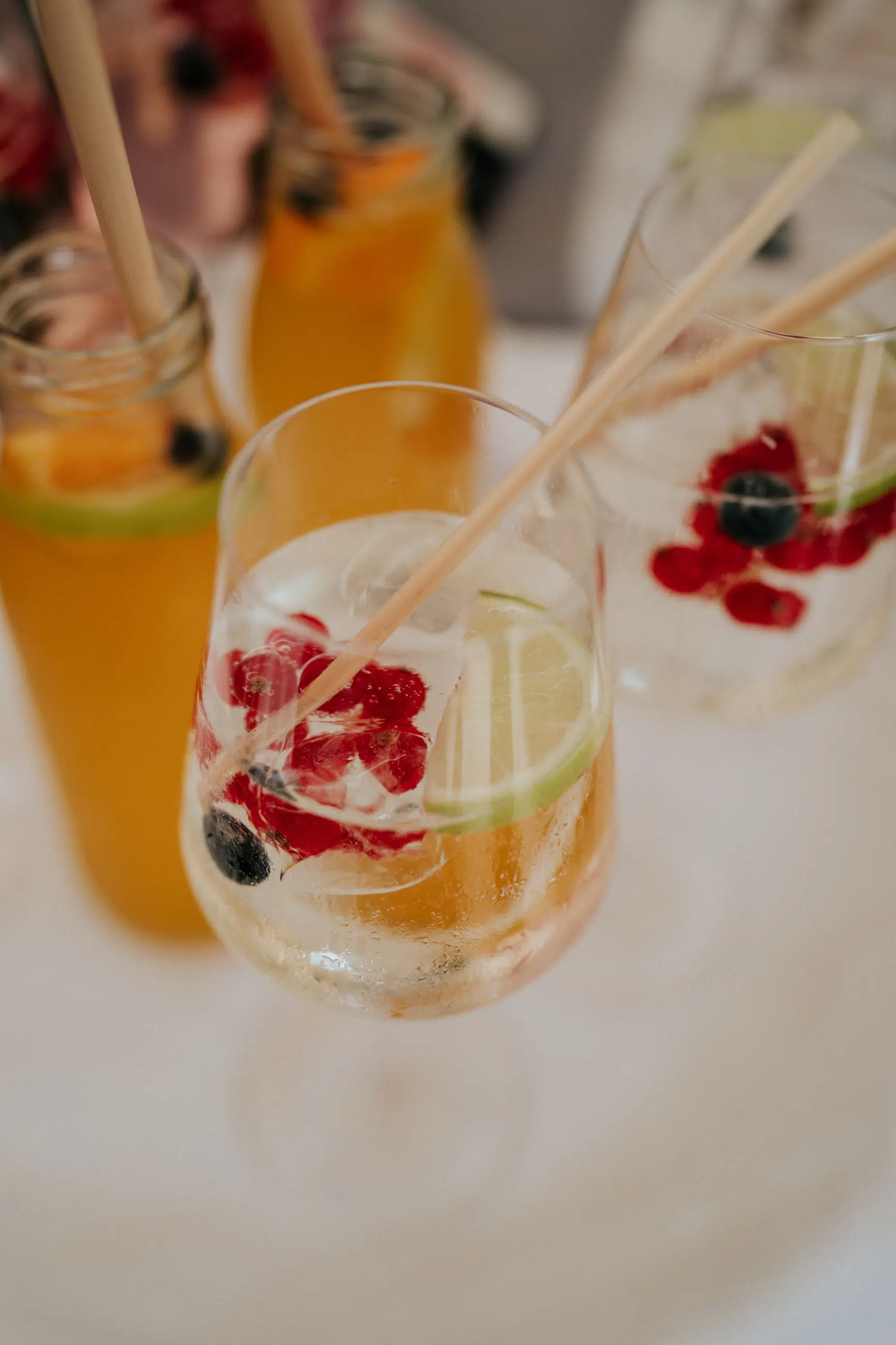 Hochzeit Rochelle und Akos – Schloss Mattsee – by Amir Kaljikovic Getränke zur Hochzeit am Schloss Mattsee