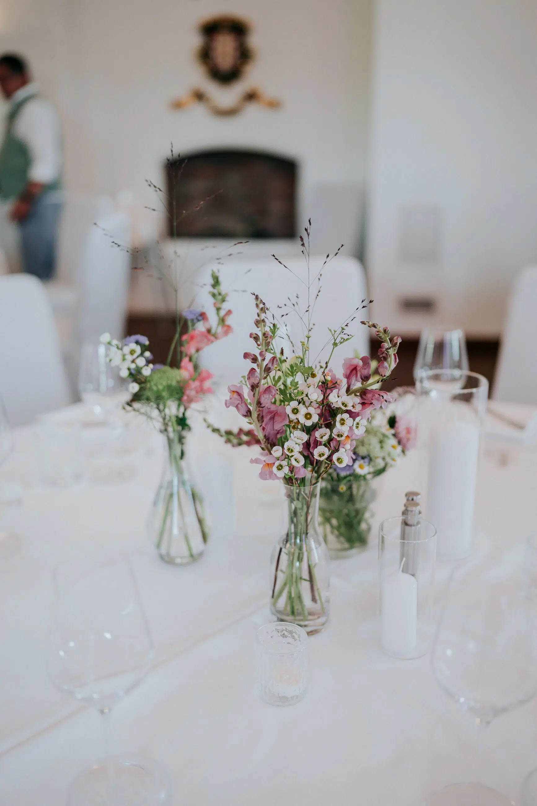 Hochzeit Rochelle und Akos – Schloss Mattsee – by Amir Kaljikovic Schloss Mattsee Hochzeitsdekoration