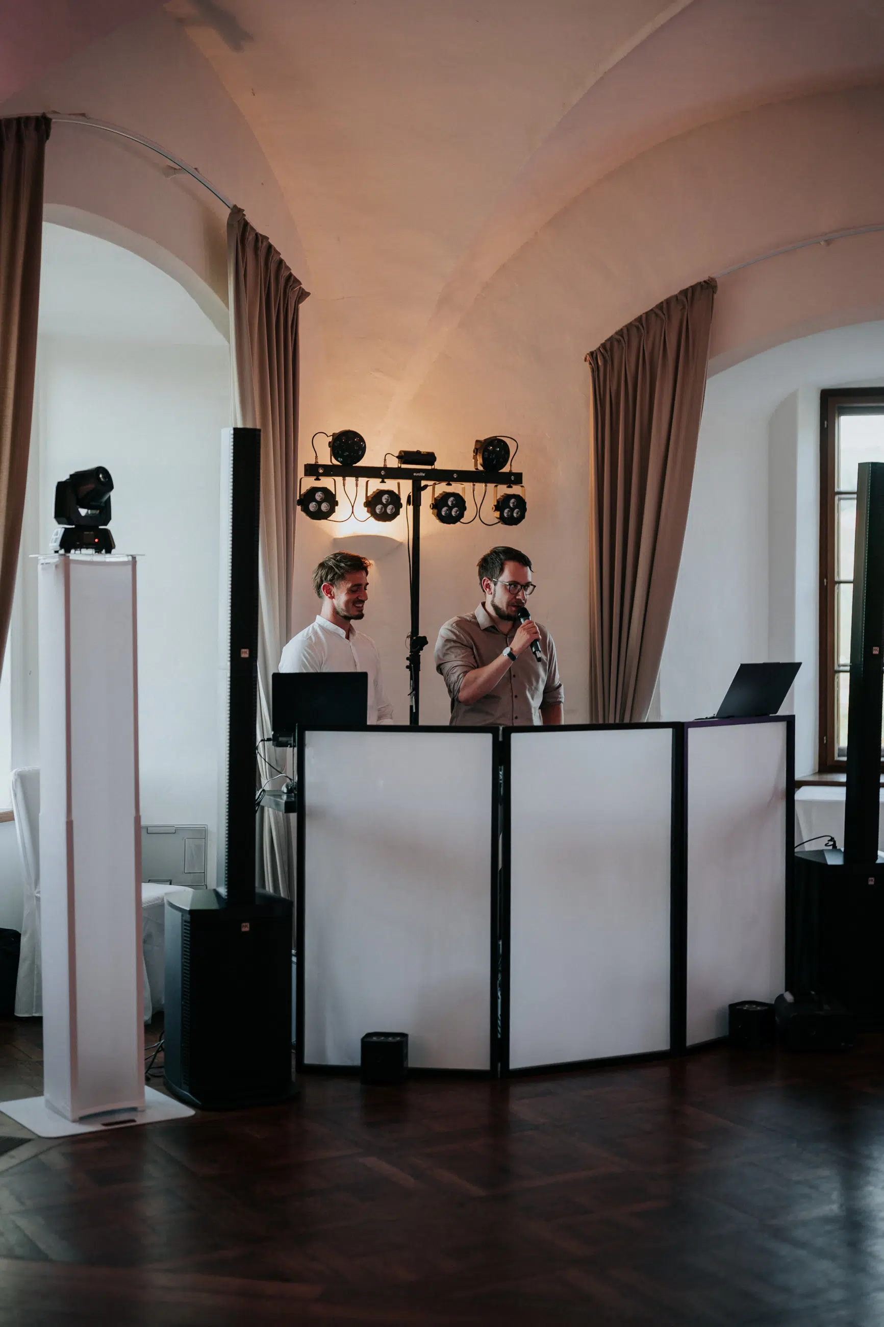 Hochzeit Rochelle und Akos – Schloss Mattsee – by Amir Kaljikovic Hochzeit Rochelle und Akos - Schloss Mattsee - by Amir Kaljikovic