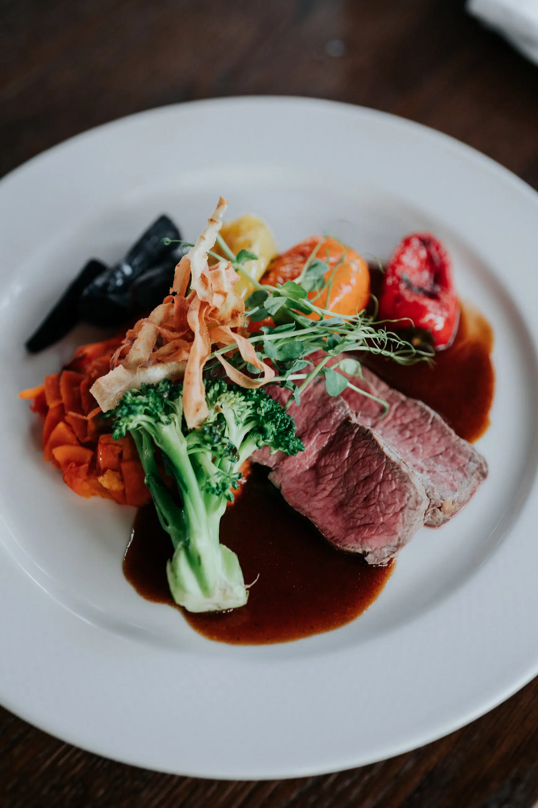 Hochzeit Rochelle und Akos – Schloss Mattsee – by Amir Kaljikovic Schloss Mattsee Hochzeitsessen